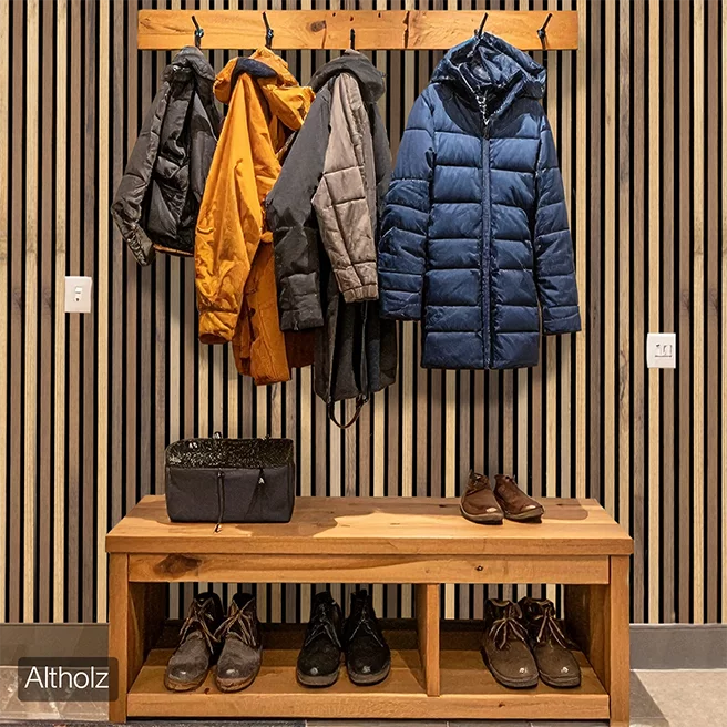 Echtholz Akustikpaneel aus Altholz von wodewa –Flurgadrobe-Charakter