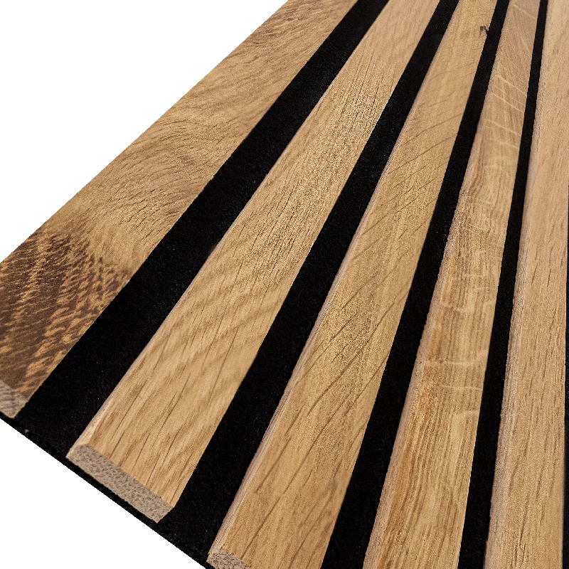 Detailansicht Akustikpaneel aus Eiche geölt-Holz von wodewa – natürliche Wandverkleidung mit akustischer Wirkung